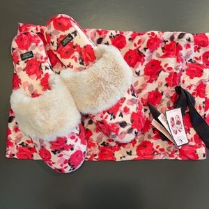 Victoria’s Secret Rose slippers NWT